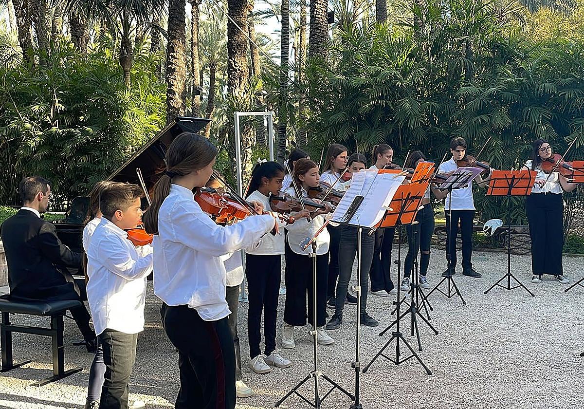 Los alumnos, durante su interpretación.