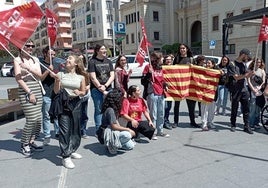 Estudiantes en plena manifestación este jueves en Alicante.