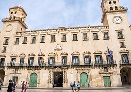 Fachada del Ayuntamiento de Alicante.