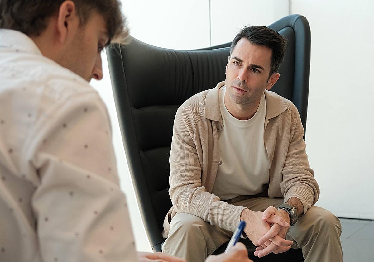 Imagen principal - Francisco Marchena durante la entrevista.
