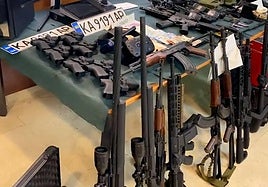 Réplicas de las armas usadas.