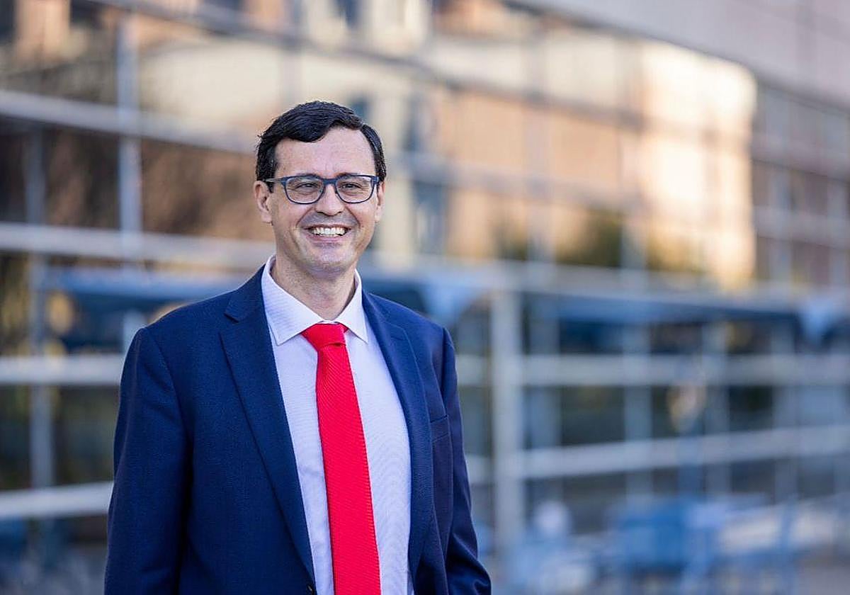 El economista alicantino Enrique Martínez García.