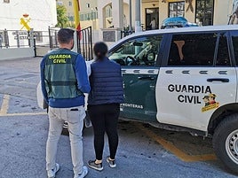 Detención de la mujer.