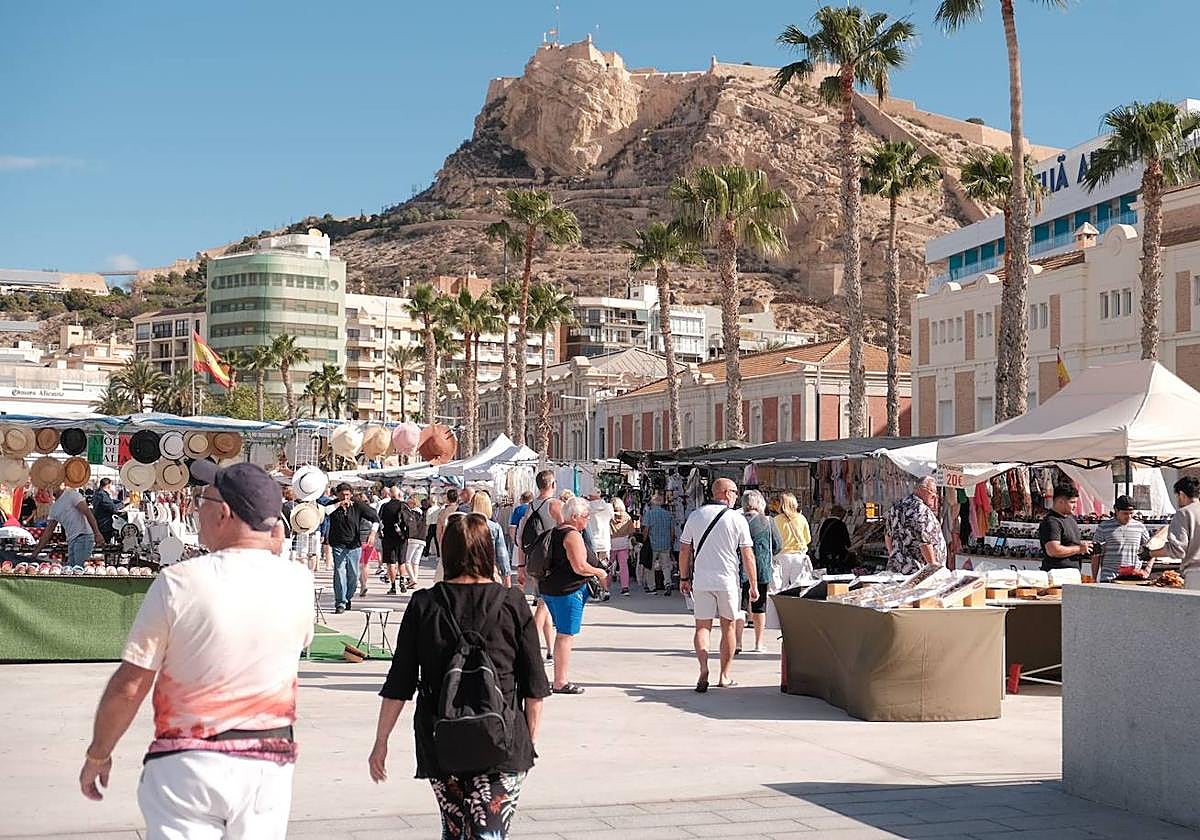 Turistas en Alicante.