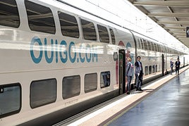 Tren Ouigo en la estación de Alicante.