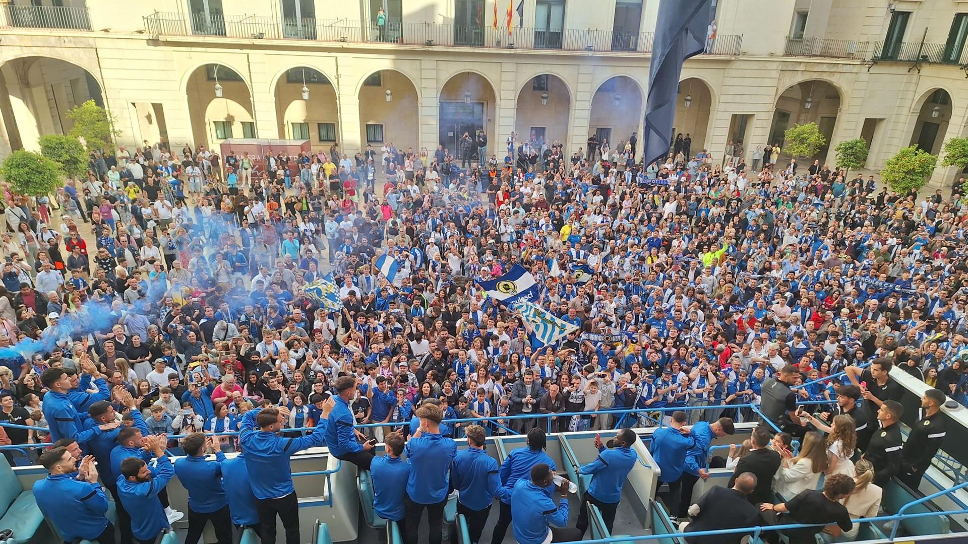 Así te hemos contado la celebración del ascenso del Hércules en el Ayuntamiento