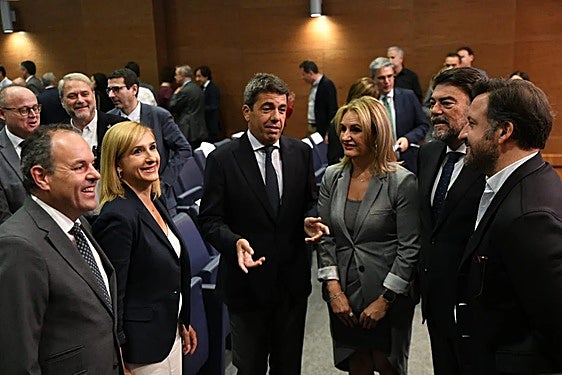 Carlos Baño, Salomé Pradas, Carlos Mazón, Nuria Montes, Barcala y Ruz, ayer en la presentción del estudio de la Cámara de Comercio de Alicante.