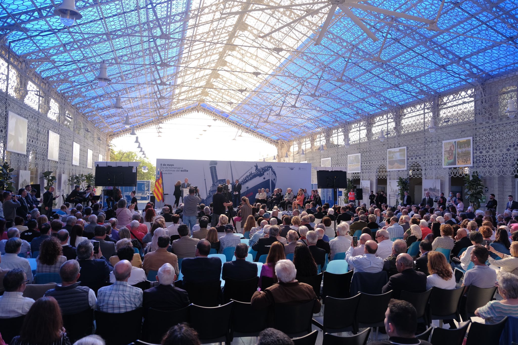 Imagen secundaria 1 - Sánchez eleva en su visita a Alicante las leyes de la concordia a asunto de Estado