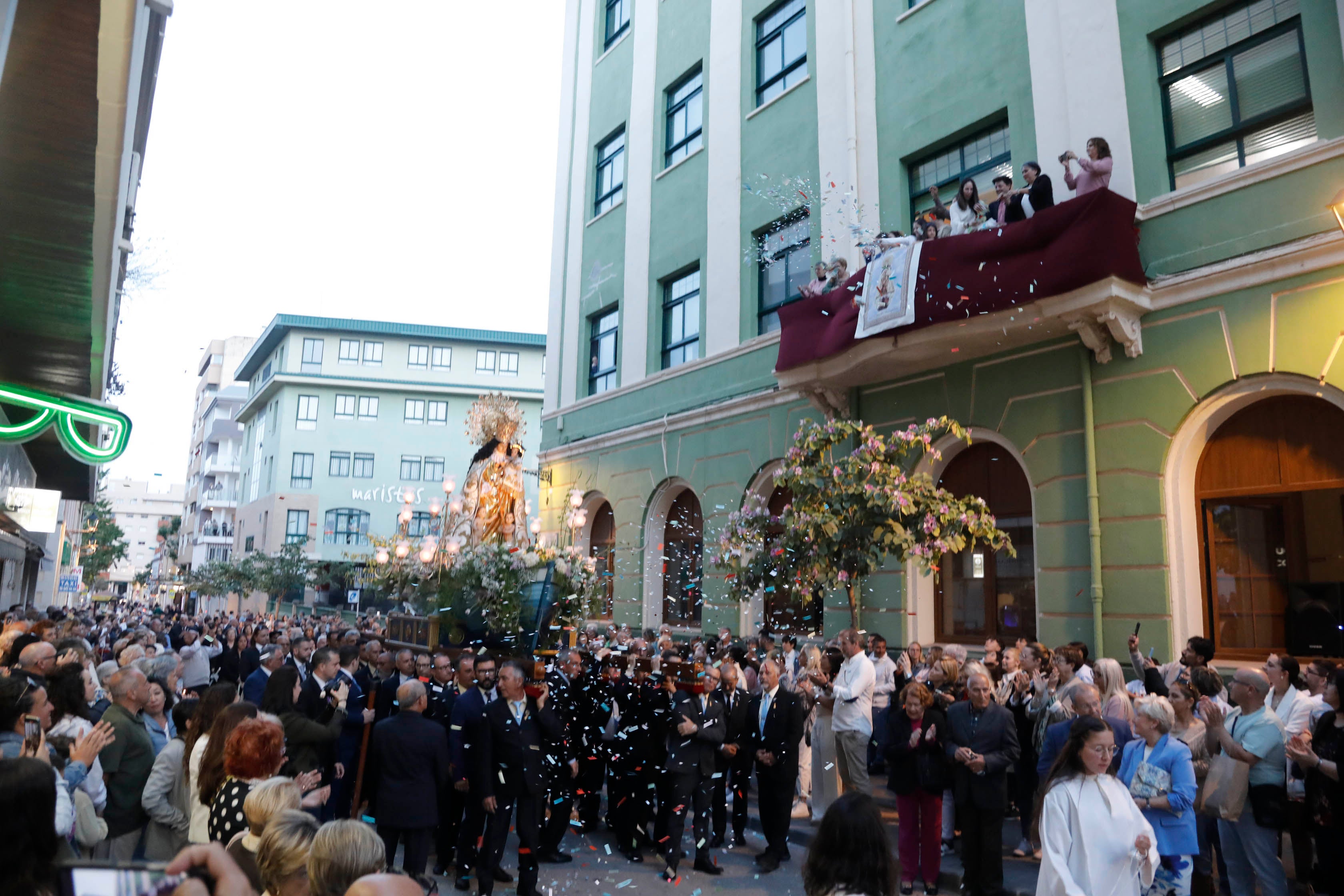 Dénia se rinde ante la Virgen de los Desamparados