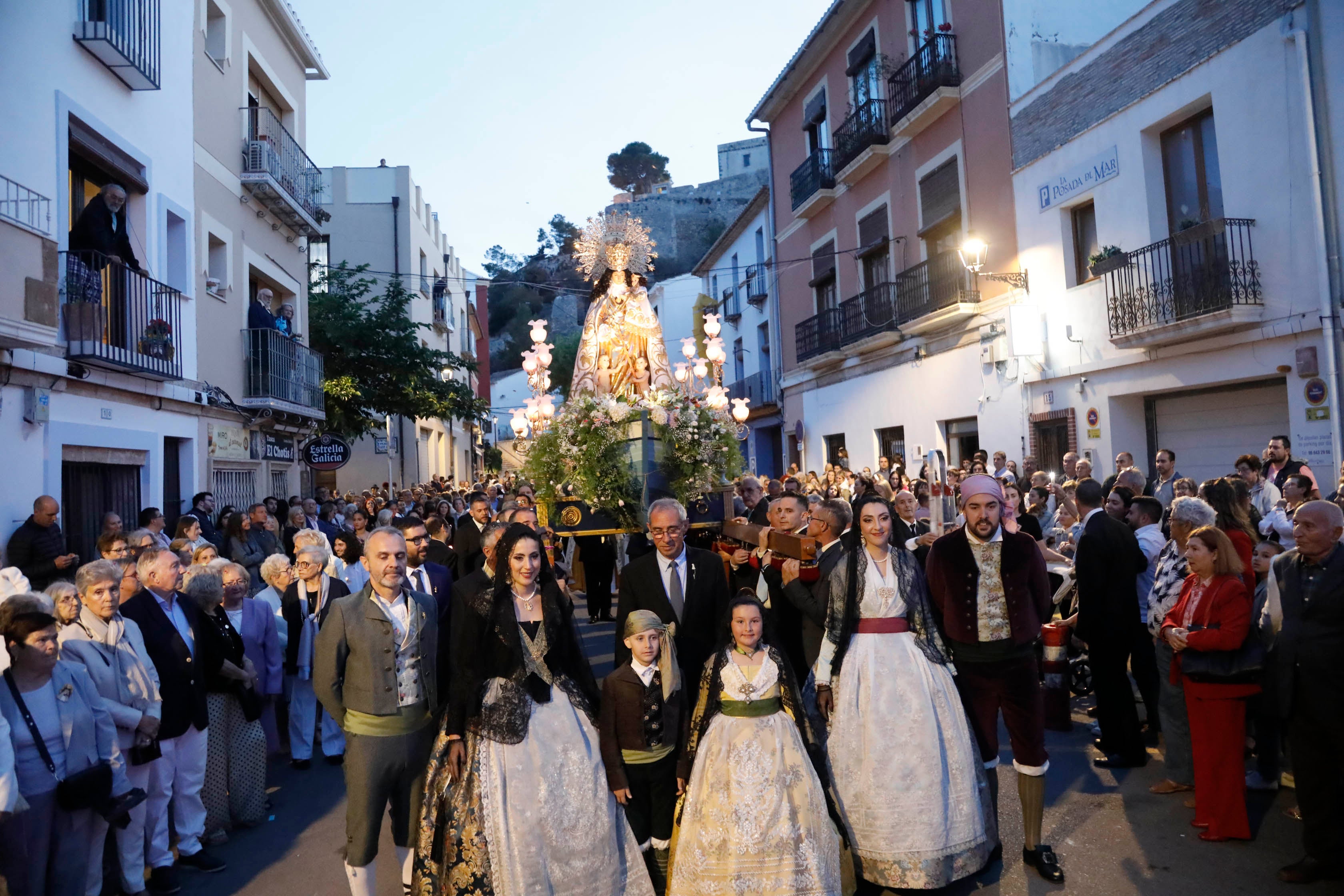 Dénia se rinde ante la Virgen de los Desamparados