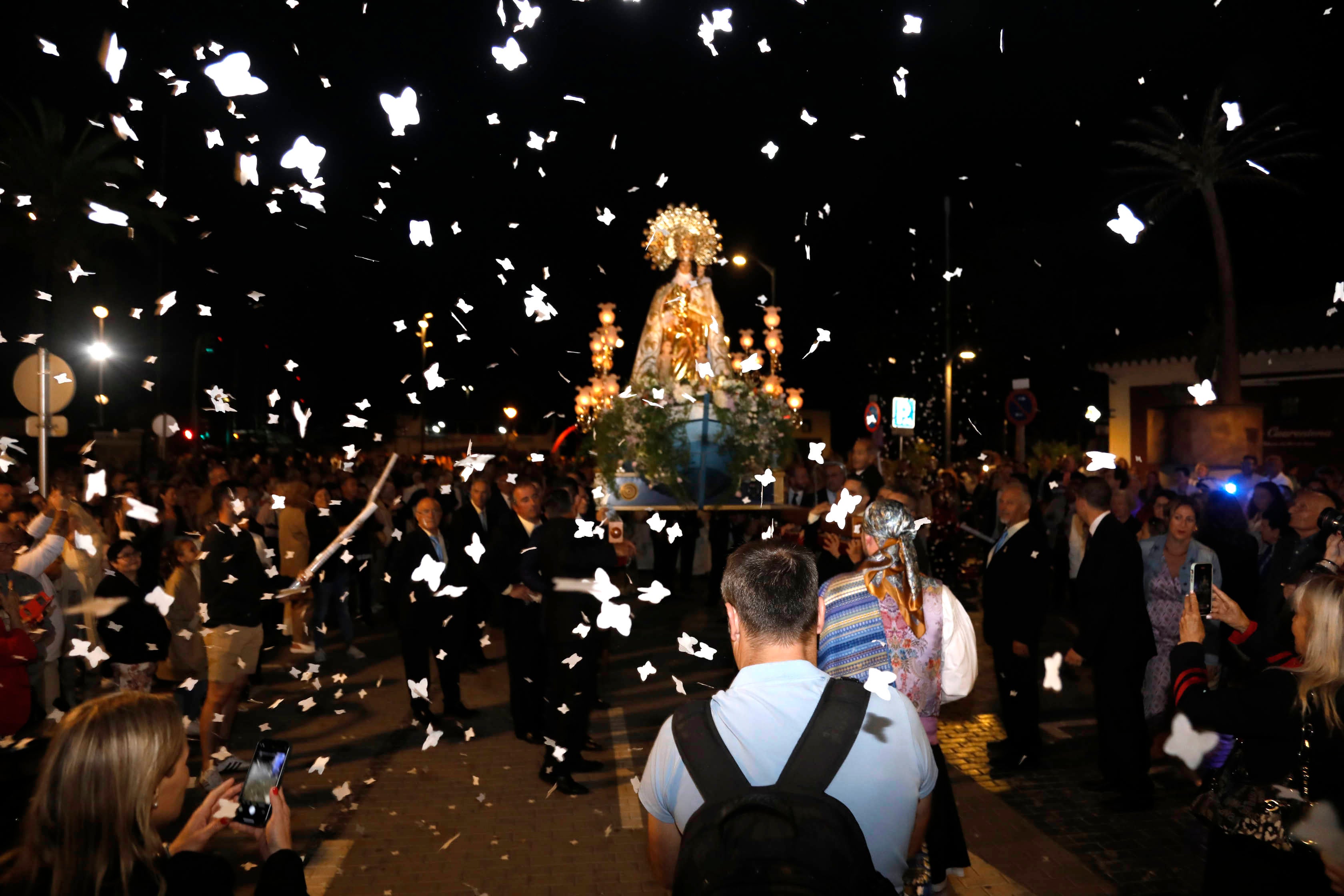 Dénia se rinde ante la Virgen de los Desamparados