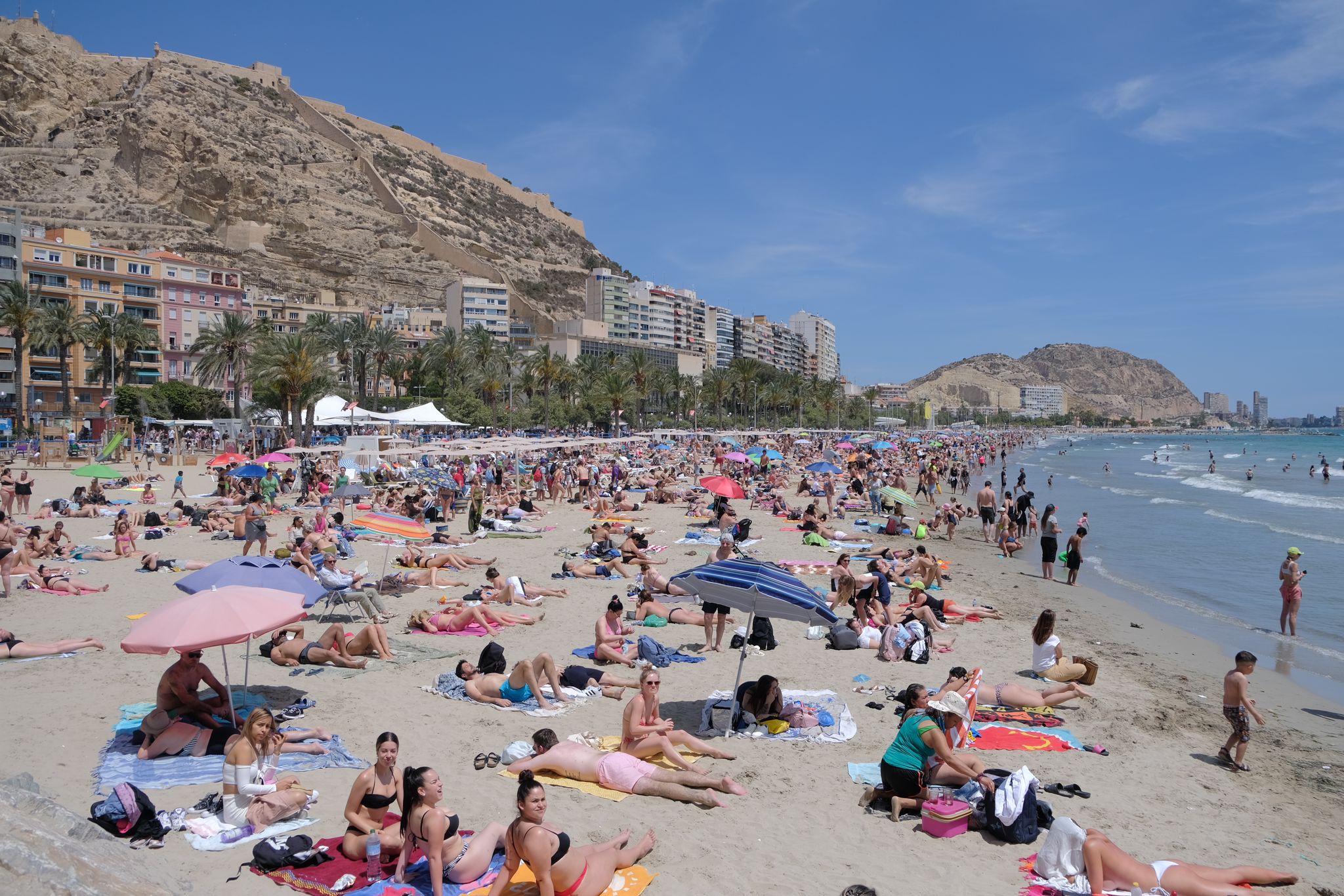 El Postiguet se llena hasta la bandera