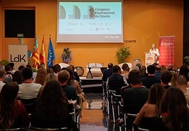 La concejala de Comercio de Alicante durante la apertura del congreso.