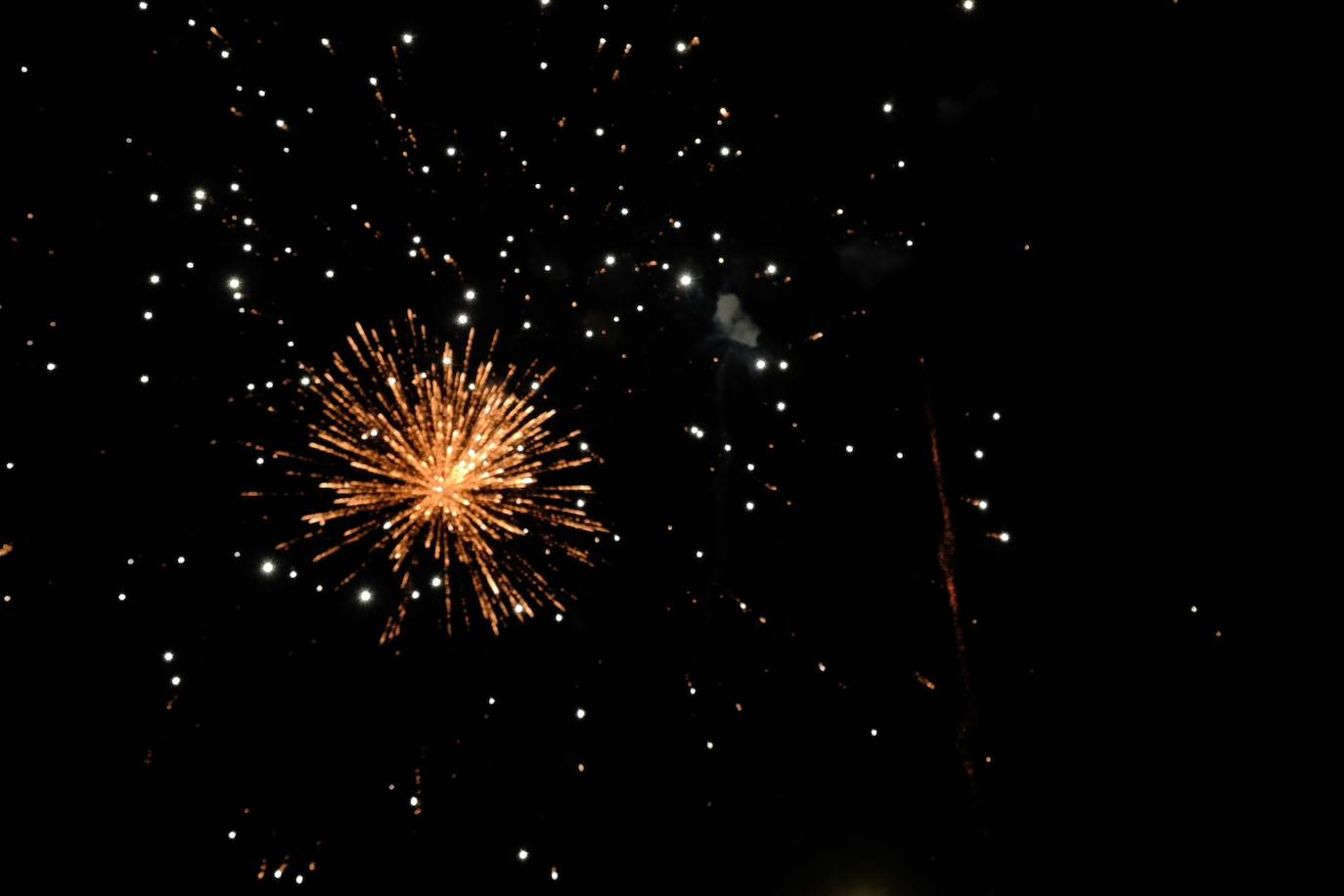 Las Hogueras de Alicante arrancan un fin de semana de pólvora con toque piromusical