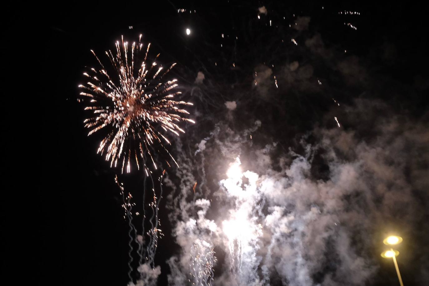 Las Hogueras de Alicante arrancan un fin de semana de pólvora con toque piromusical