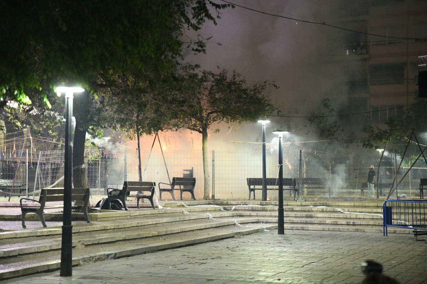 La plaza del Sol se ilumina con la mascletà nocturna