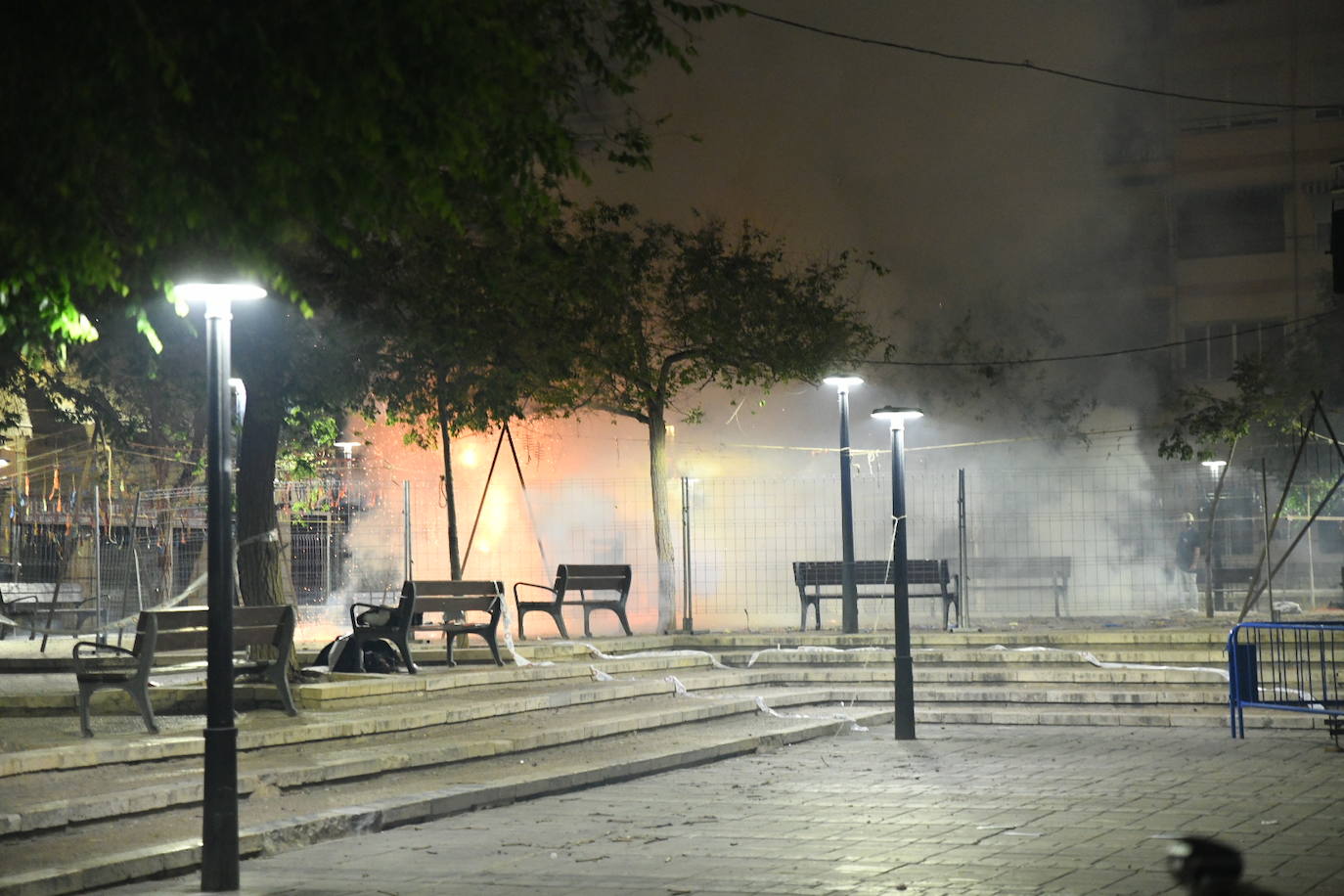 La plaza del Sol se ilumina con la mascletà nocturna