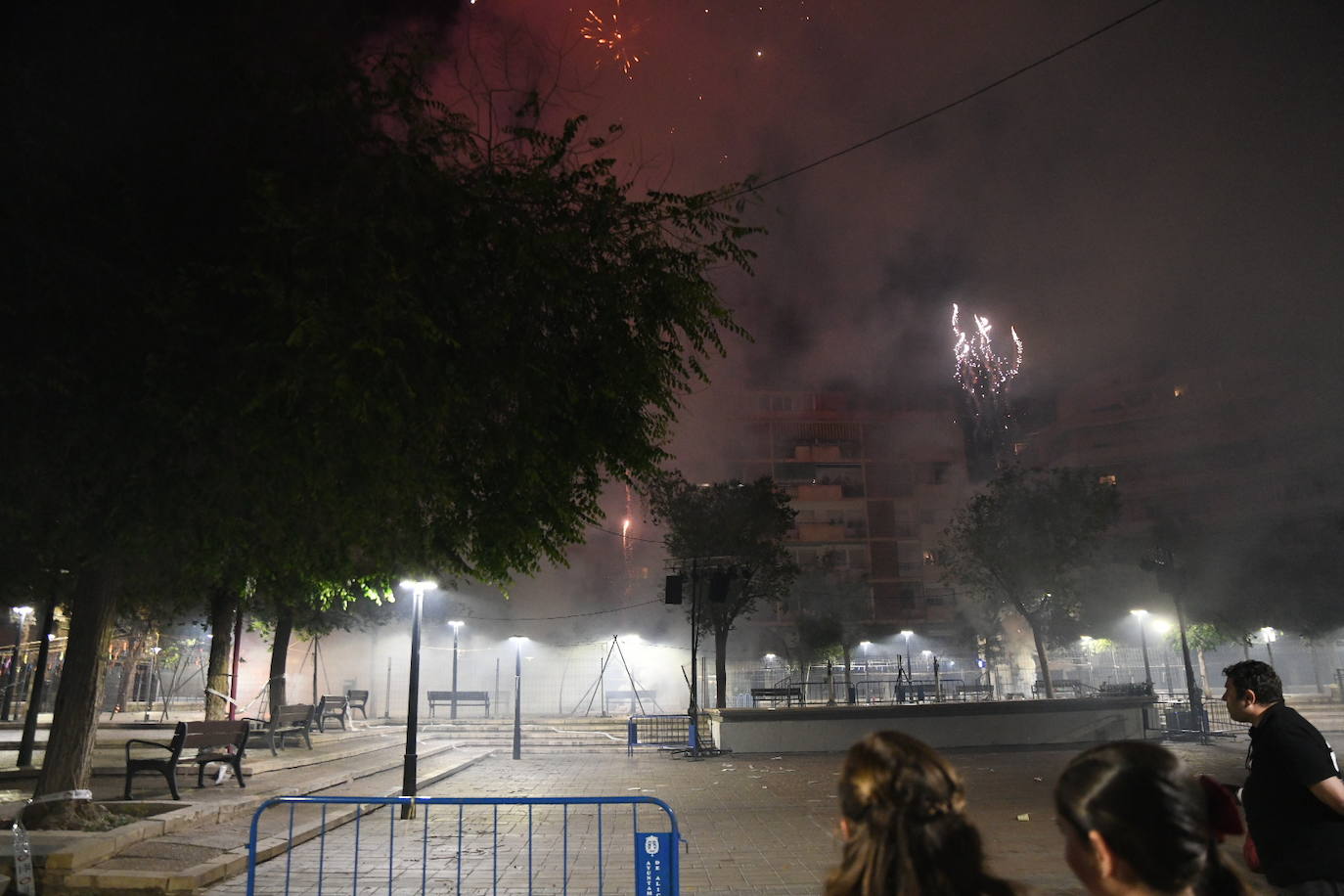 La plaza del Sol se ilumina con la mascletà nocturna