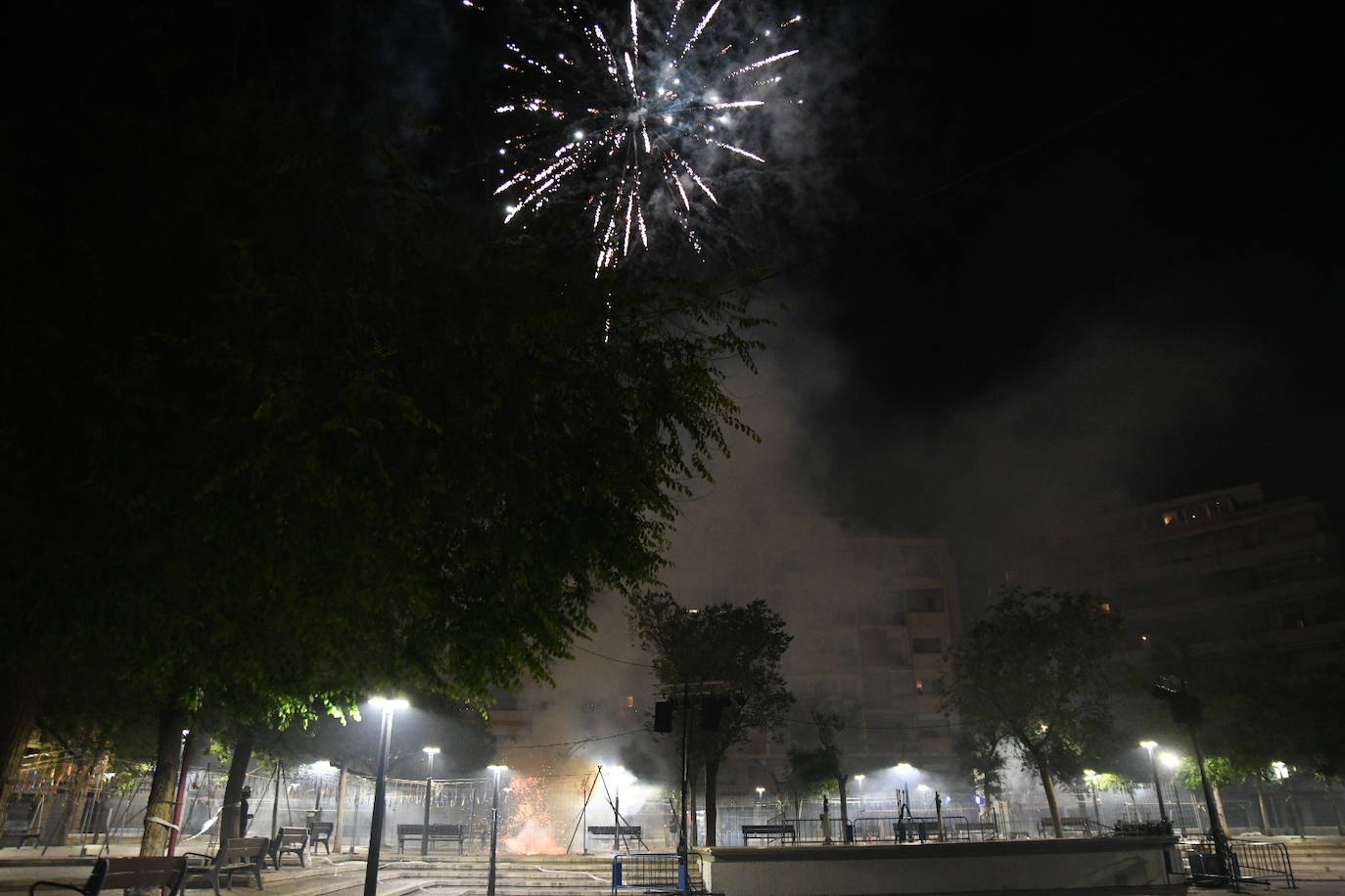 La plaza del Sol se ilumina con la mascletà nocturna