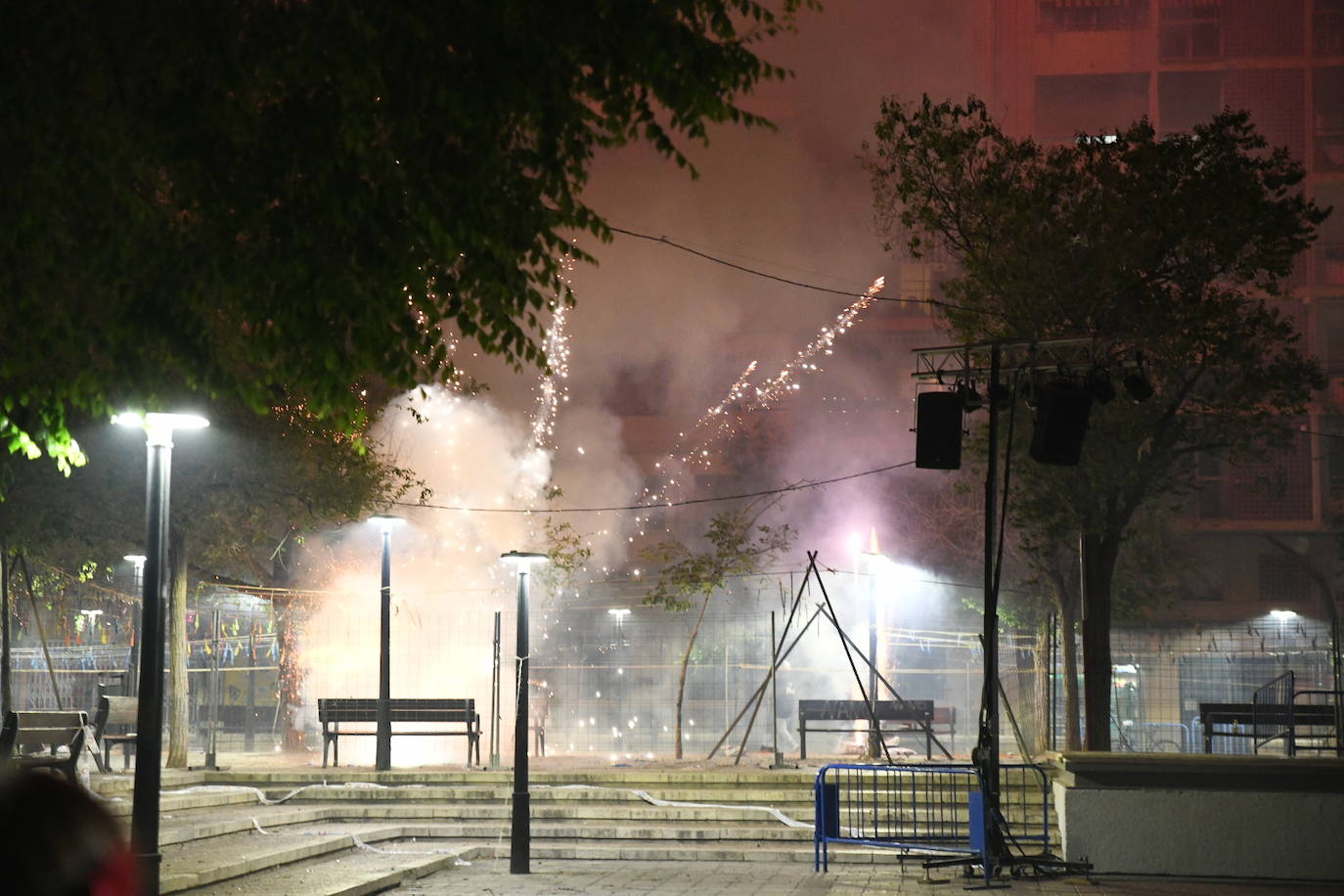 La plaza del Sol se ilumina con la mascletà nocturna