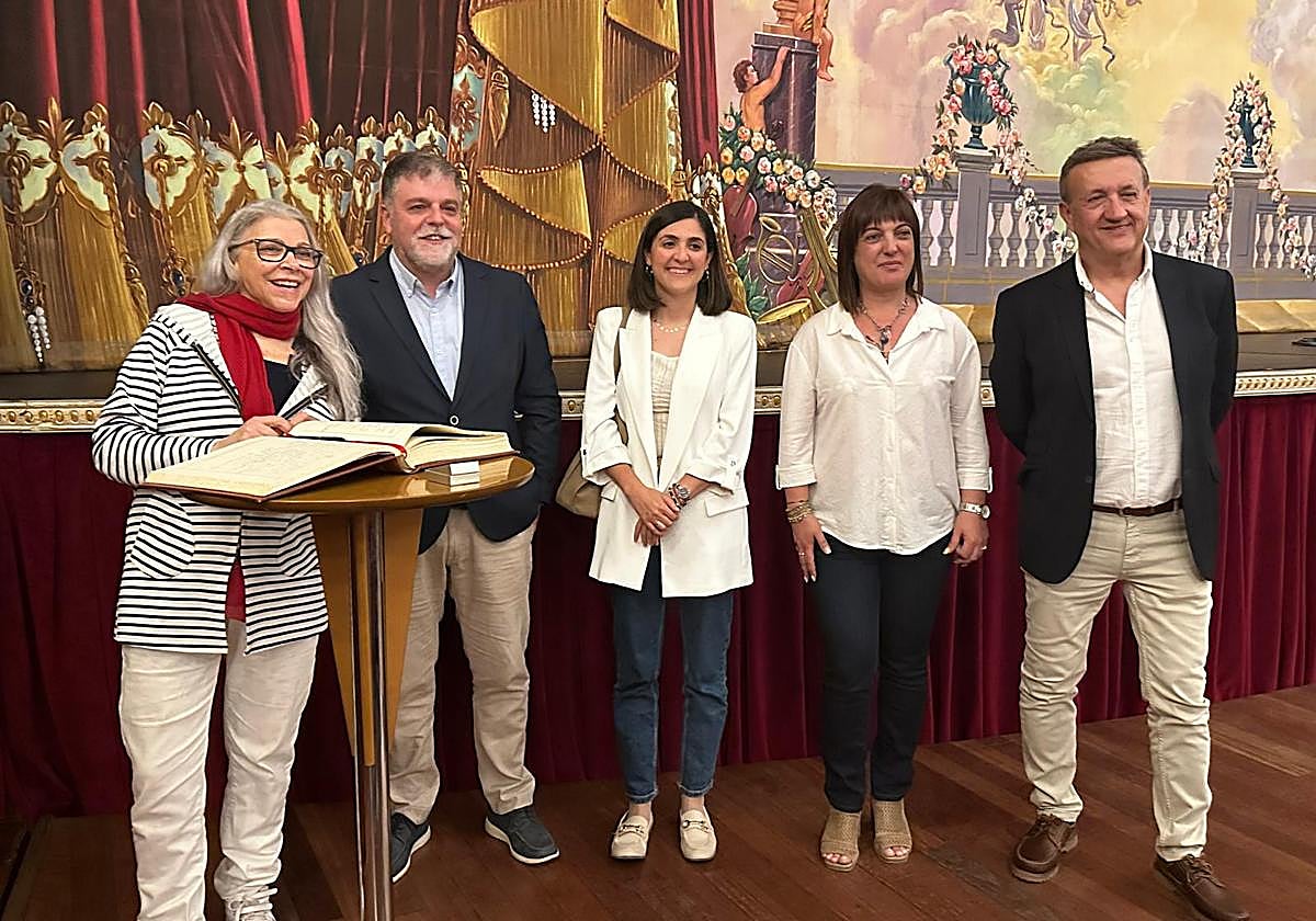 El acto de presentación de la placa.