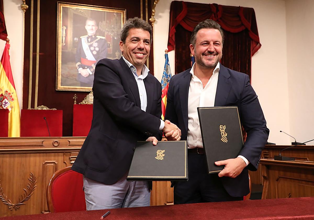 El presidente de la Generalitat, Carlos Mazón, y el alcalde de Elche, Pablo Ruz.