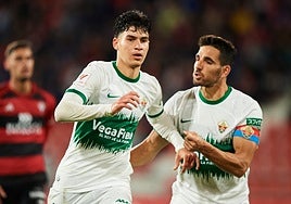 Adam celebra su gol en Miranda junto al capitán Bigas.