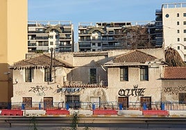 El tramo cortado en el acceso sur de la ciudad por el riesgo de derrumbe.