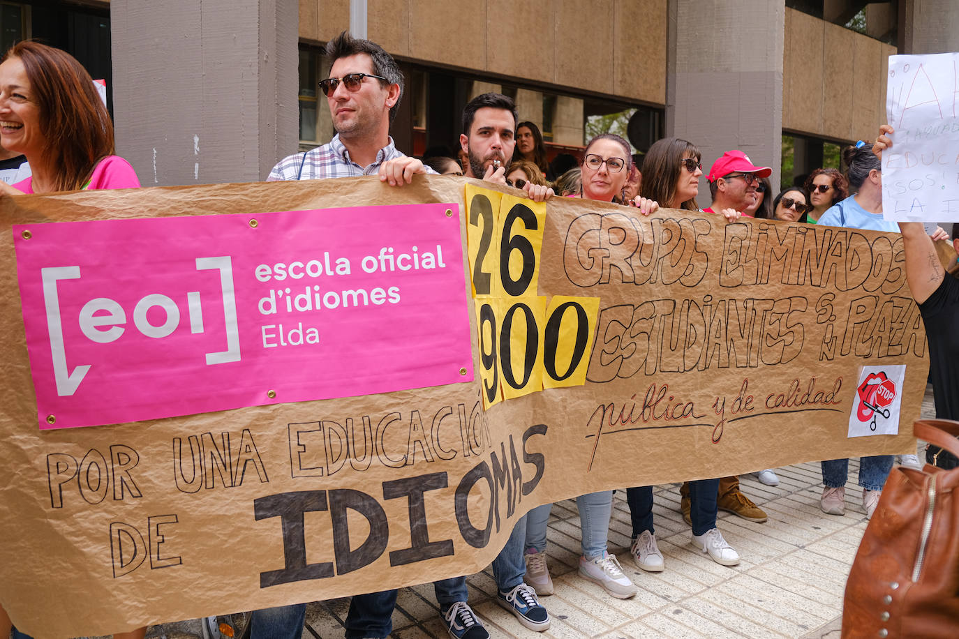 Concentración frente a la Conselleria de Educación en Alicante