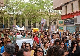 Concentración a las puertas de la delegación territorial de Educación en Alicante.