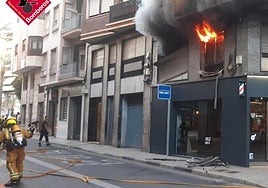 Trabajos de extinción del fuego.