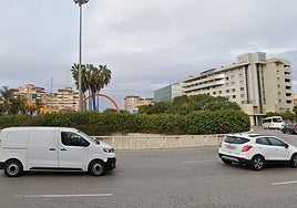 Vehículos en la ronda de calle México.