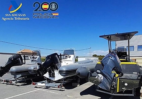 Algunas de las narcolanchas intervenidas en la operación.