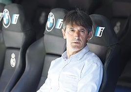 José Rojo, 'Pacheta', en el banquillo del Bernabéu.