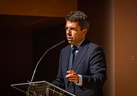 El president de la Generalitat, Carlos Mazón, durante su visita este martes a Orihuela