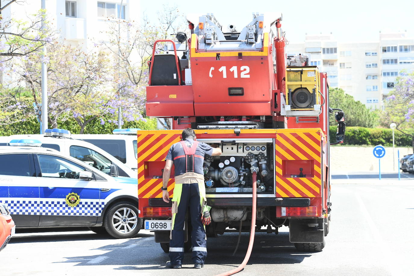 Simulacro por vertido contaminante en la playa de la Almadraba de Alicante
