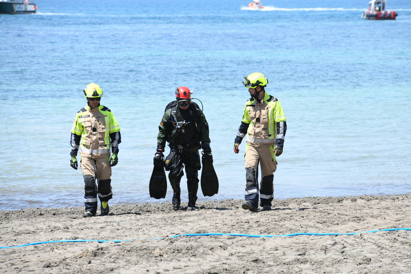 Simulacro por vertido contaminante en la playa de la Almadraba de Alicante
