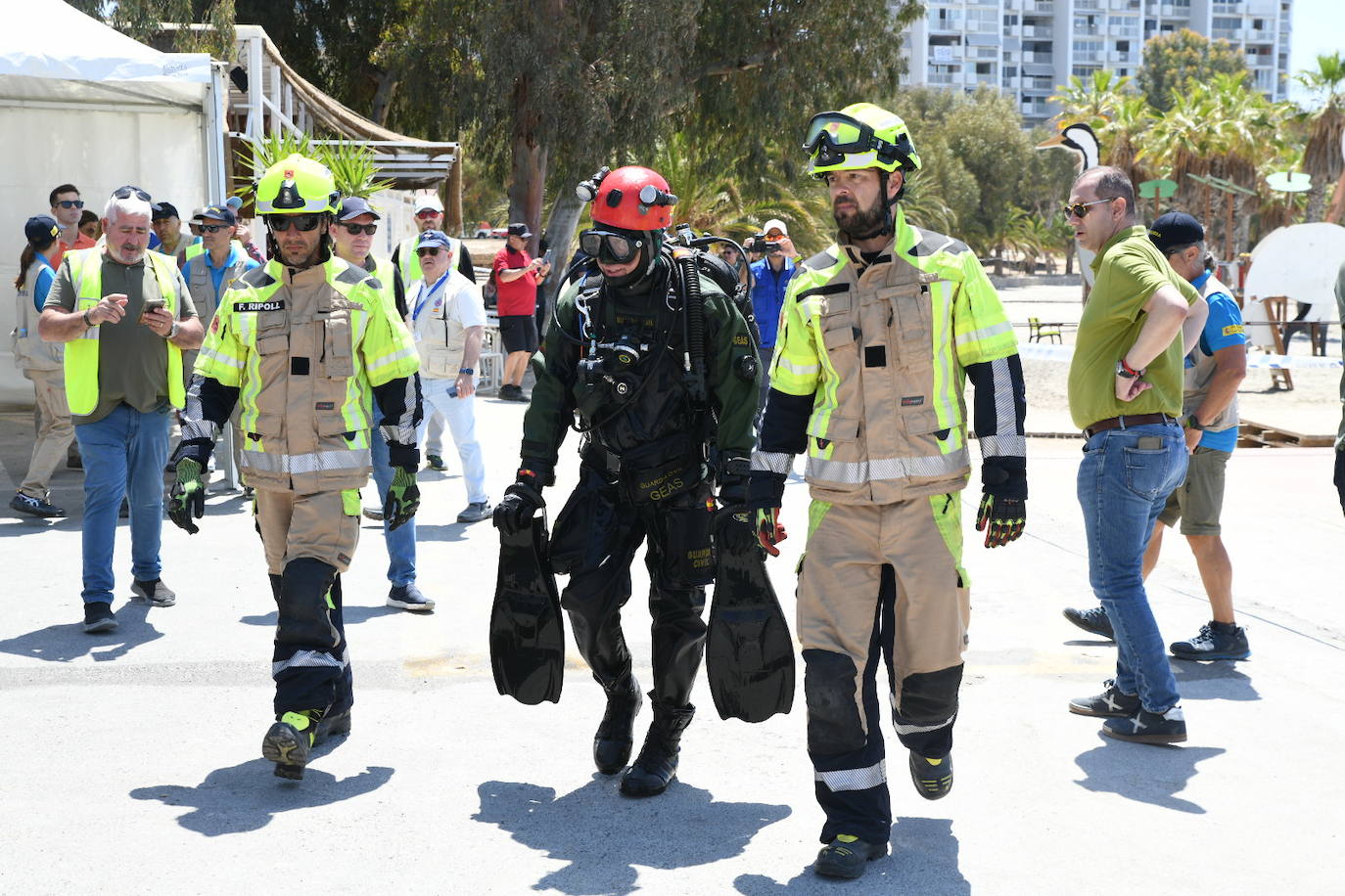 Simulacro por vertido contaminante en la playa de la Almadraba de Alicante