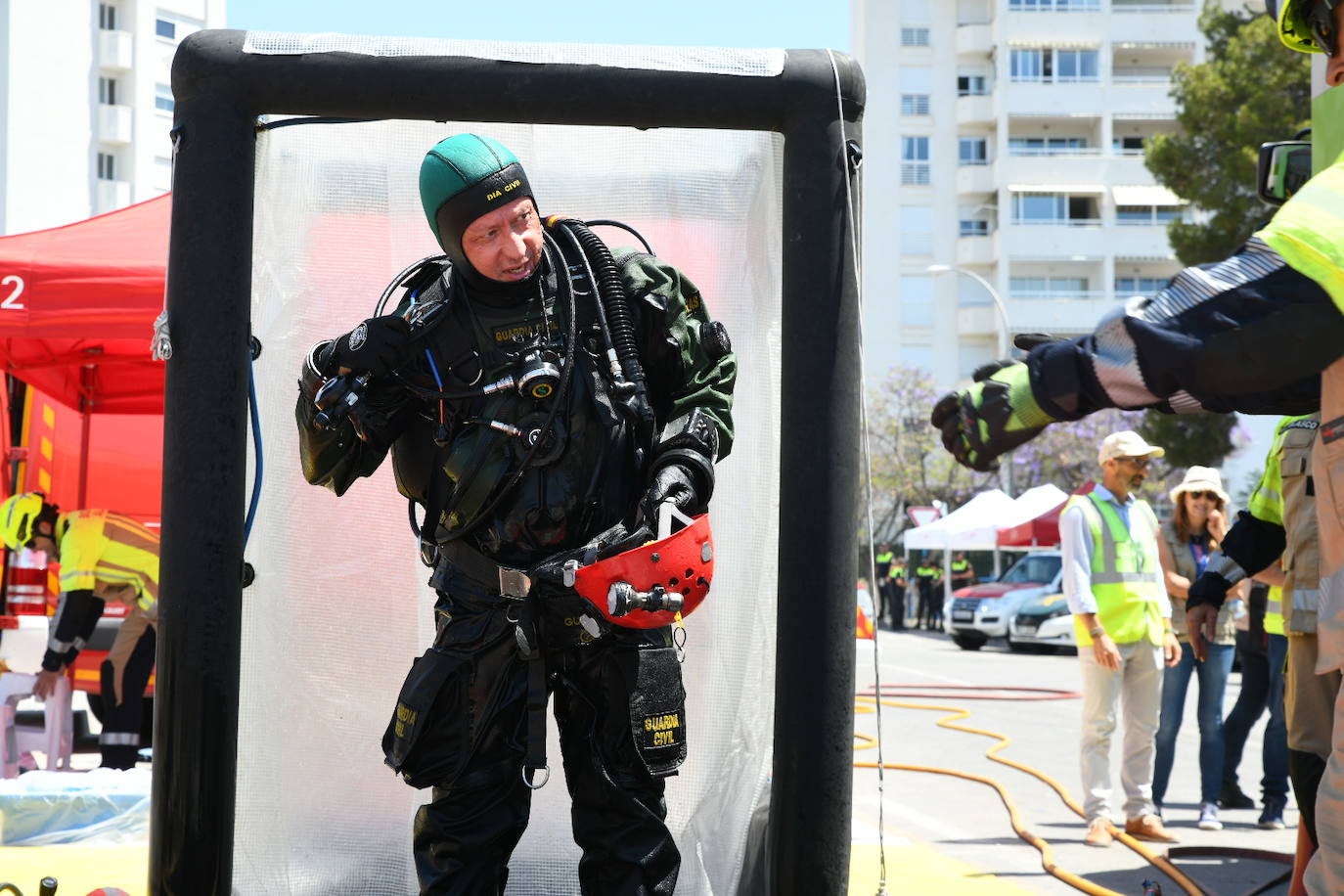 Simulacro por vertido contaminante en la playa de la Almadraba de Alicante
