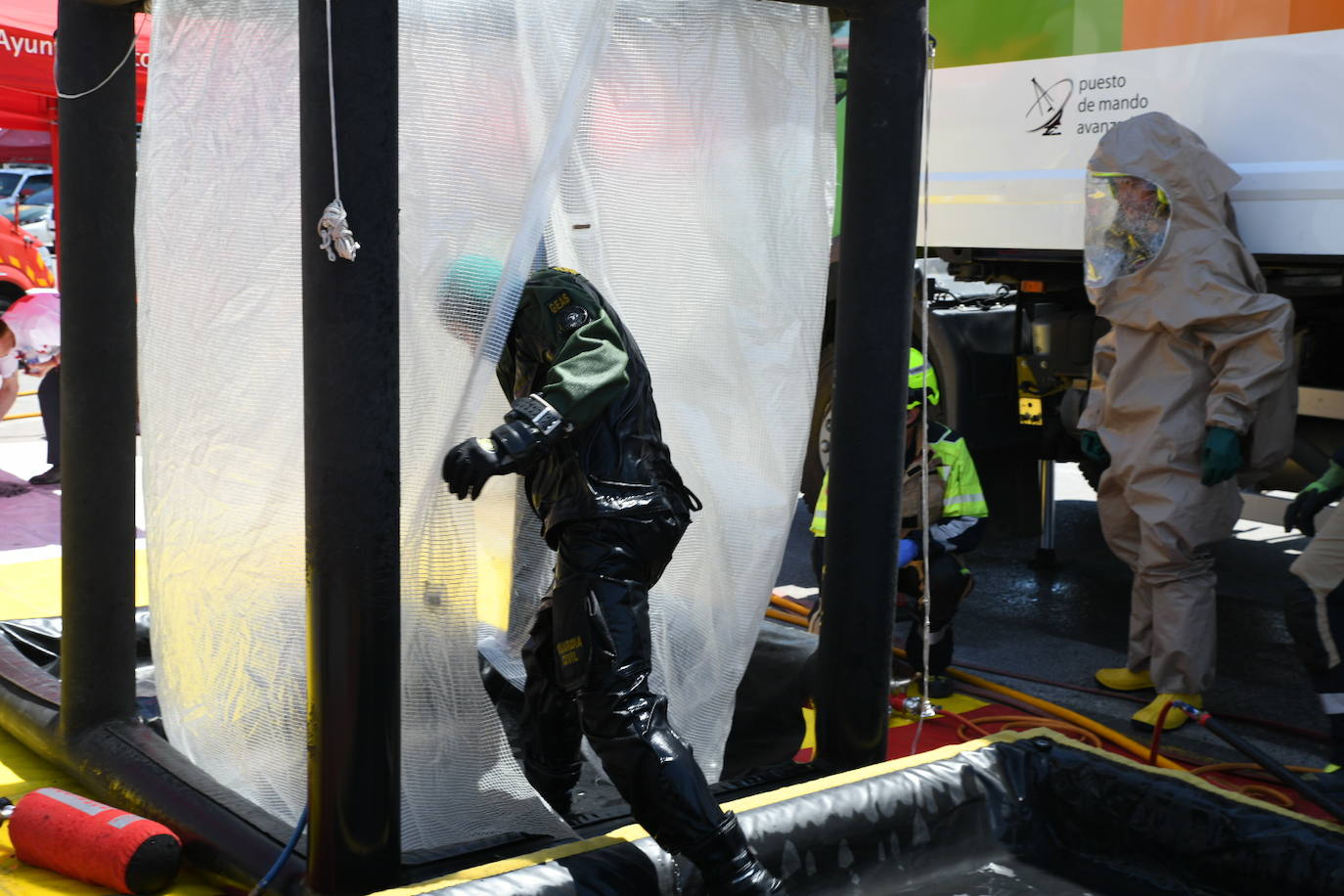 Simulacro por vertido contaminante en la playa de la Almadraba de Alicante