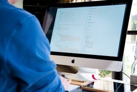 Imagen de recurso de una persona trabajando.