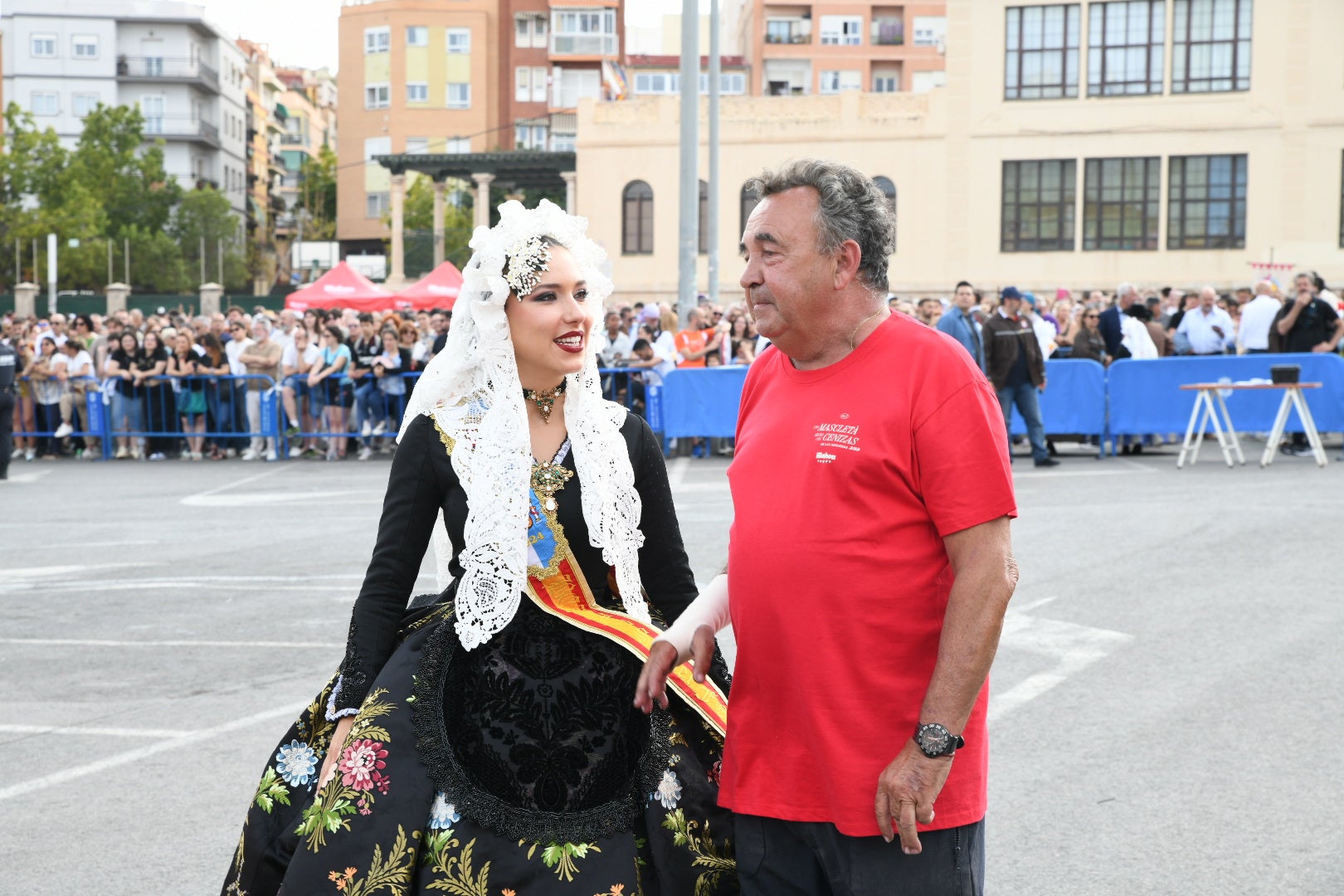 Revive foto a foto la mascletà de las Hogueras de Alicante en el ADDA
