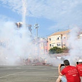 Las Hogueras de Alicante estallan en el 'Inici de la Festa' con una frenética mascletà