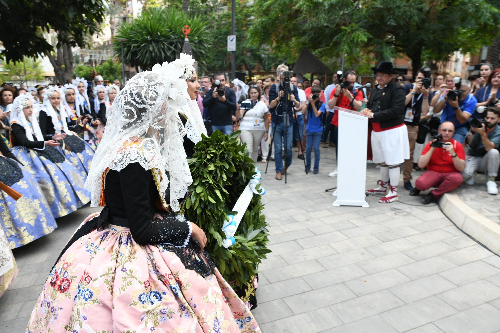 Las Hogueras mantienen viva la llama de José Ángel Guirao y de los festeros fallecidos