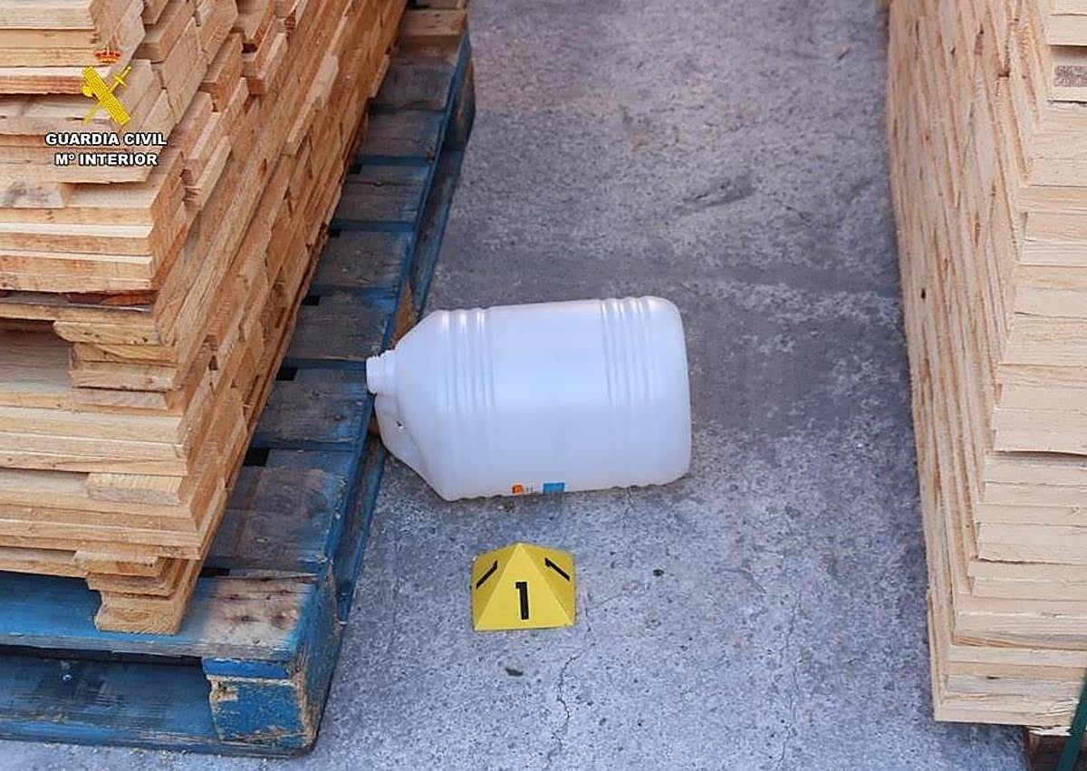 Imagen secundaria 1 - Amenazas, coacciones e incendios en naves industriales y camiones: así funcionaba &#039;la mafia del palé&#039; que atacó a una empresa de Alicante