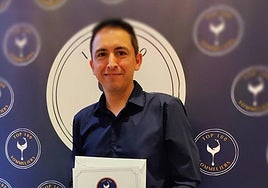 Gabriel Cabaña Quinteros, uno de los tres sommeliers alicantinos reconocidos.
