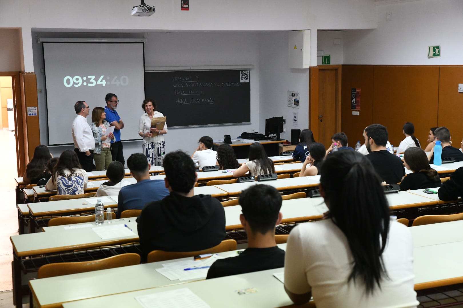 Nervios y esperanzas en el inicio de la EBAU en Alicante
