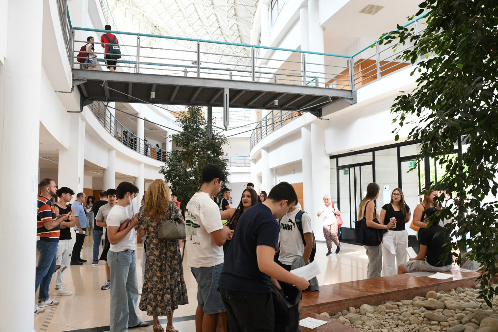 Nervios y esperanzas en el inicio de la EBAU en Alicante