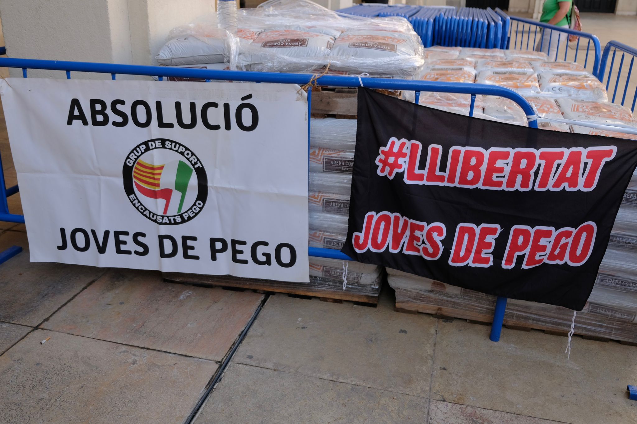 Las imágenes del juicio de los 14 jóvenes de pego que se enfrentaron a un grupo ultra de Gandía