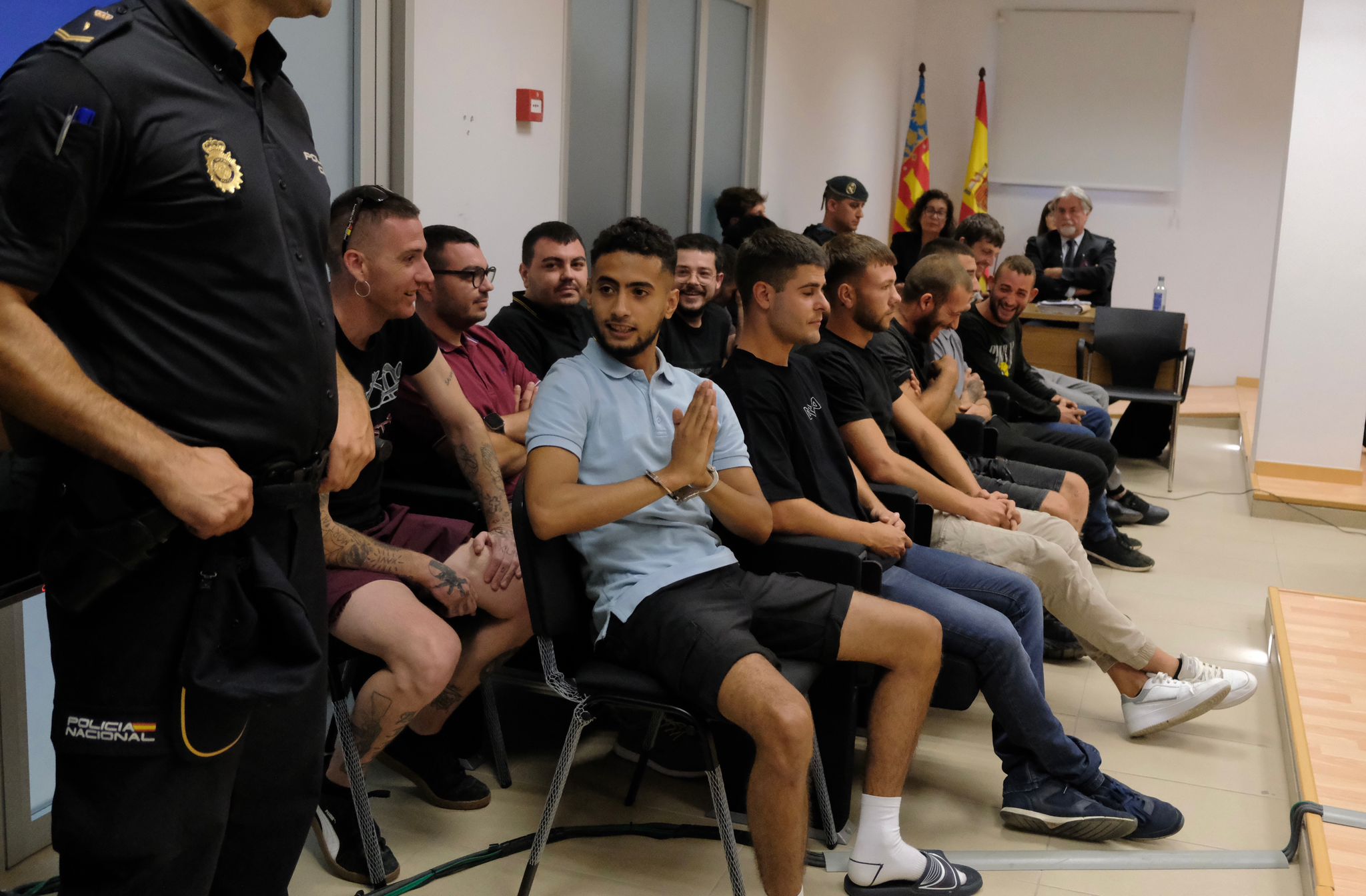 Las imágenes del juicio de los 14 jóvenes de pego que se enfrentaron a un grupo ultra de Gandía